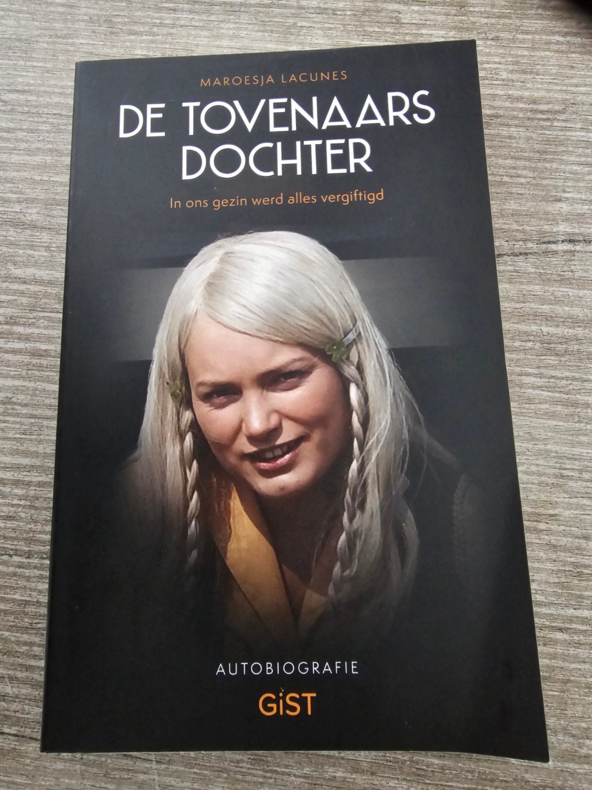 De Tovenaarsdochter - Maroesja Lacunes (Autobiografie), Ophalen of Verzenden, Gelezen, Maroesja Lacunes