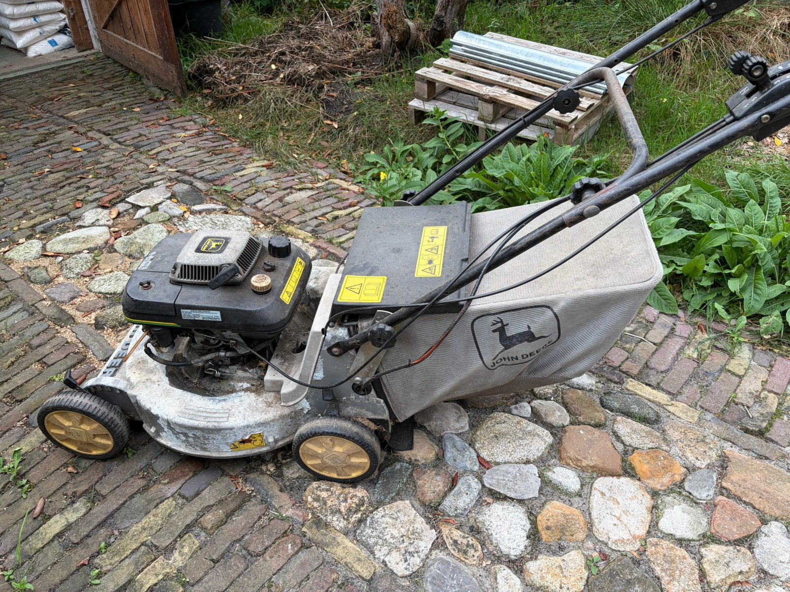 Te koop grasmaaier john deere,, Ophalen, Cirkelmaaier, Gebruikt, Opvangbak