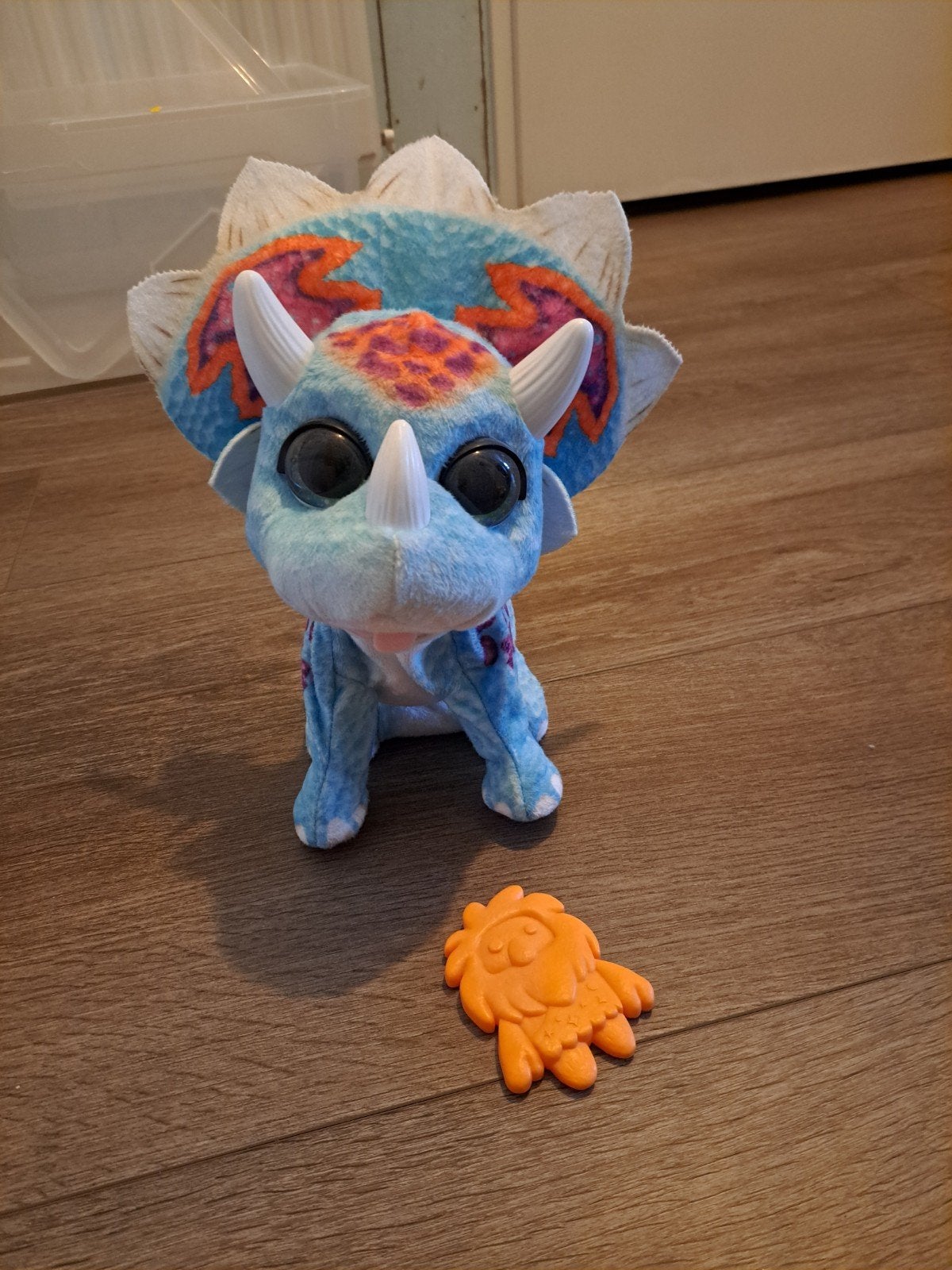 FurReal Friends Hoppin' Topper Triceratops knuffe, Kinderen en Baby's, Speelgoed | Knuffels en Pluche, Overige merken, Blauw, Ophalen of Verzenden