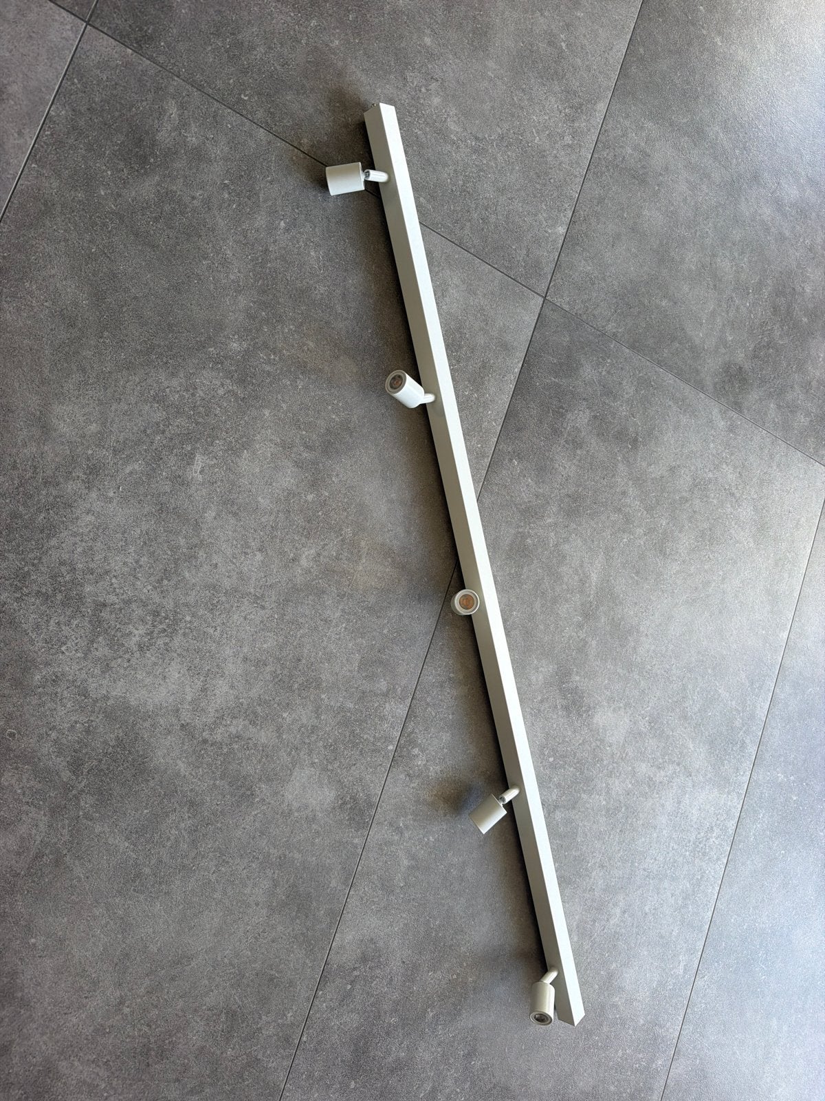 IKEA Rail met 5 spots - Wit, Ophalen, Gebruikt, Geschikt voor plafondmontage, Metaal