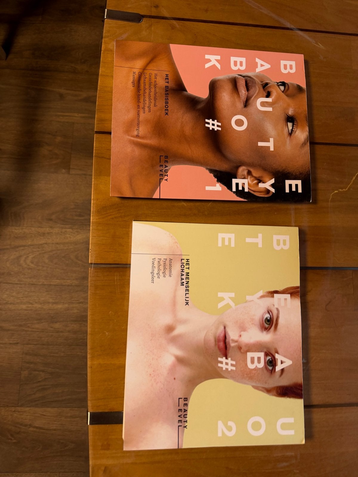 Beauty Level 1 & 2: Het Basisboek & Het Menselijk Lichaam, Ophalen of Verzenden, Zo goed als nieuw, MBO