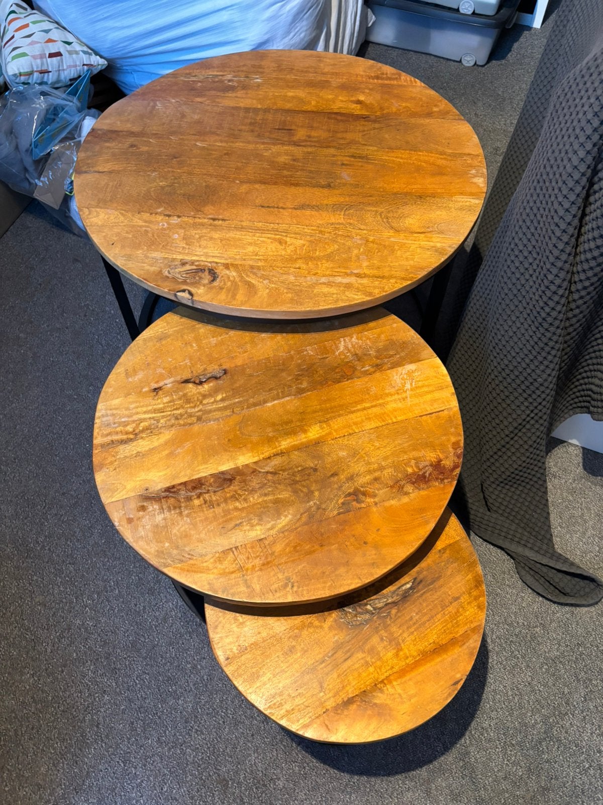 Set van mango houten bijzettafels Bommel, Ophalen, Zo goed als nieuw, Rond, 50 tot 100 cm