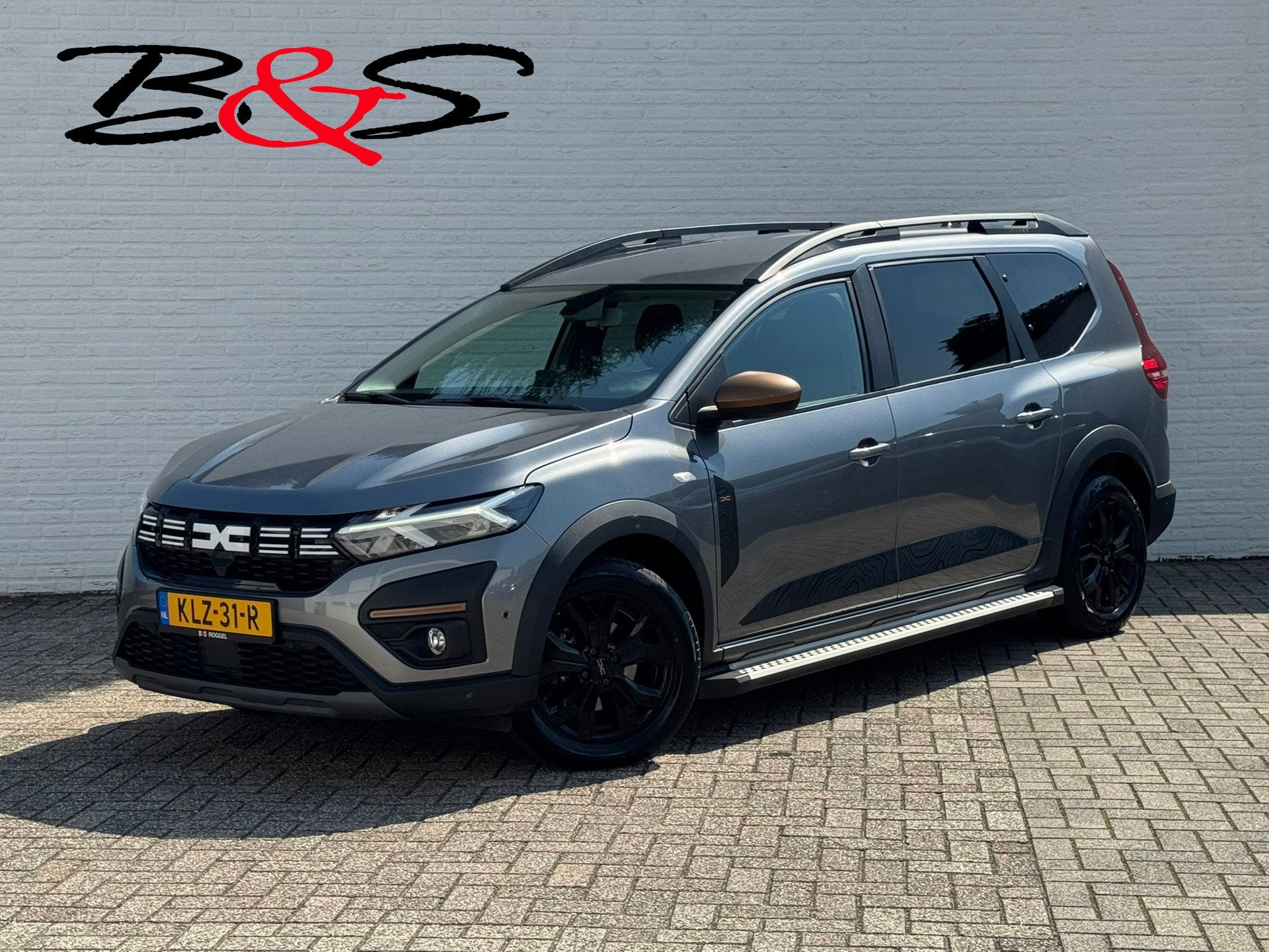 Dacia JOGGER 1.6 Hybrid 140 Extreme 7p Automaat Camera Carpl, Auto's, Dacia, 730 kg, Gebruikt, 4 cilinders, 7 stoelen