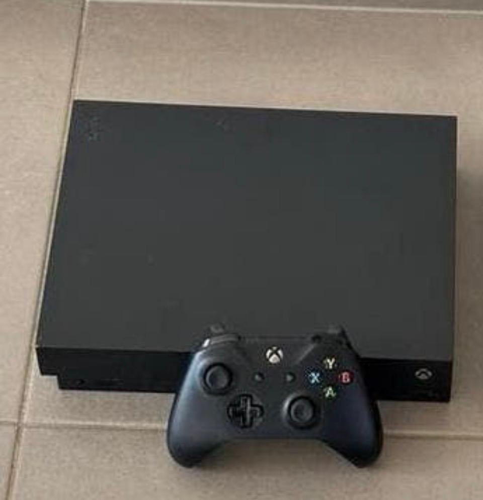 Xbox One X 1TB met controller en games, Spelcomputers en Games, Spelcomputers | Xbox One, Ophalen of Verzenden, 1 TB, Met 1 controller