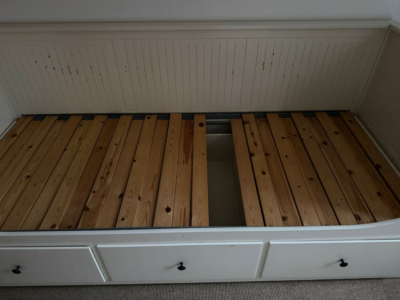 IKEA HEMNES bedbank in het wit, inclusief 2 matrassen., Wit, Tweepersoons, Ophalen of Verzenden, Zo goed als nieuw