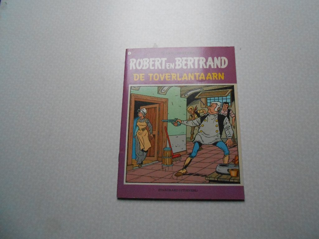 Robert en Bertrand 7 De toverlantaarn 1974 1 ste druk., Boeken, Willy Vandersteen, Eén stripboek, Ophalen of Verzenden, Zo goed als nieuw