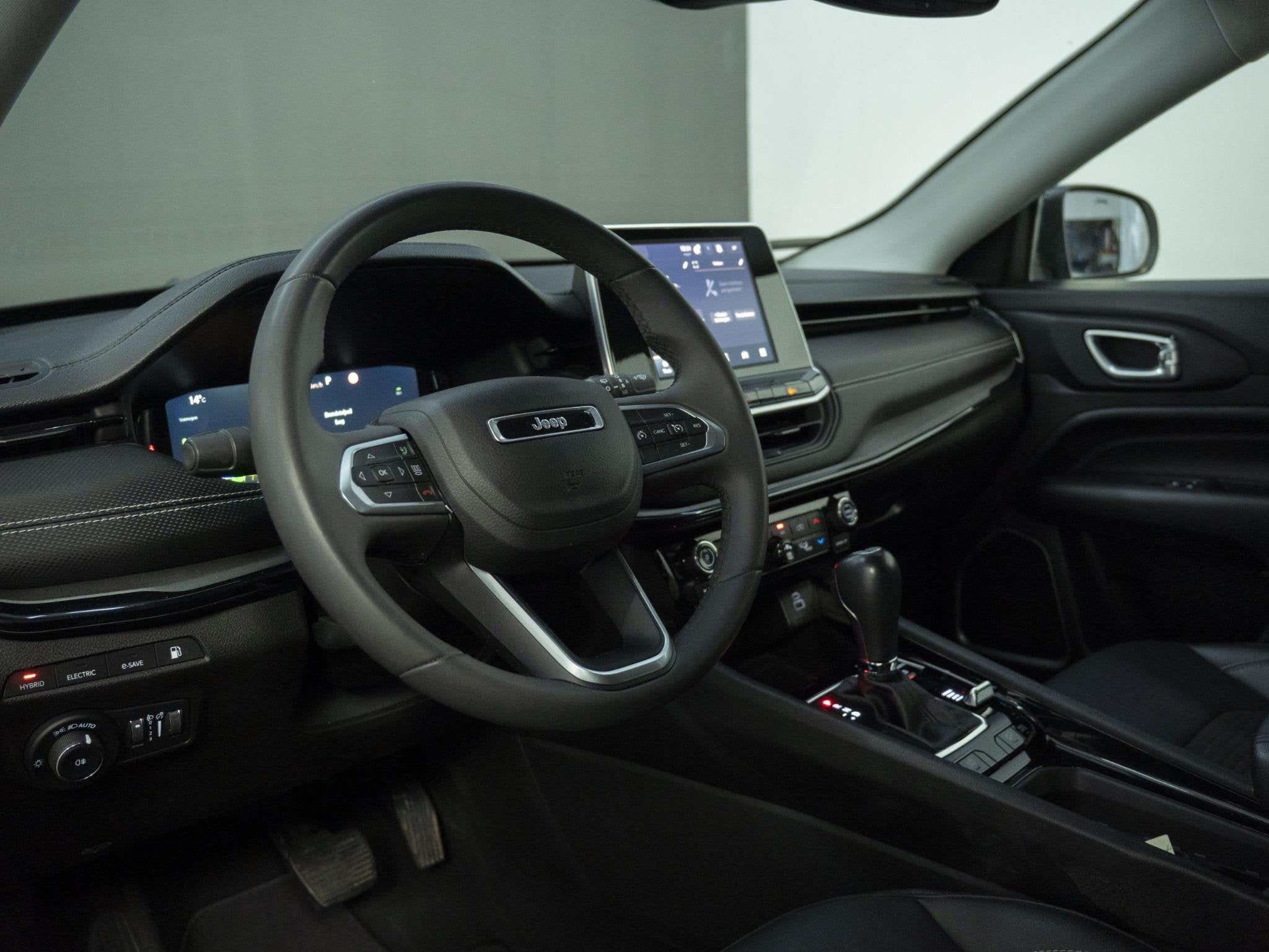 Jeep Compass 4xe 190 Plug-in Hybrid Electric Night Eagle | C, Auto's, Automaat, Gebruikt, Leder en Stof, Geheel digitaal combi-instrument