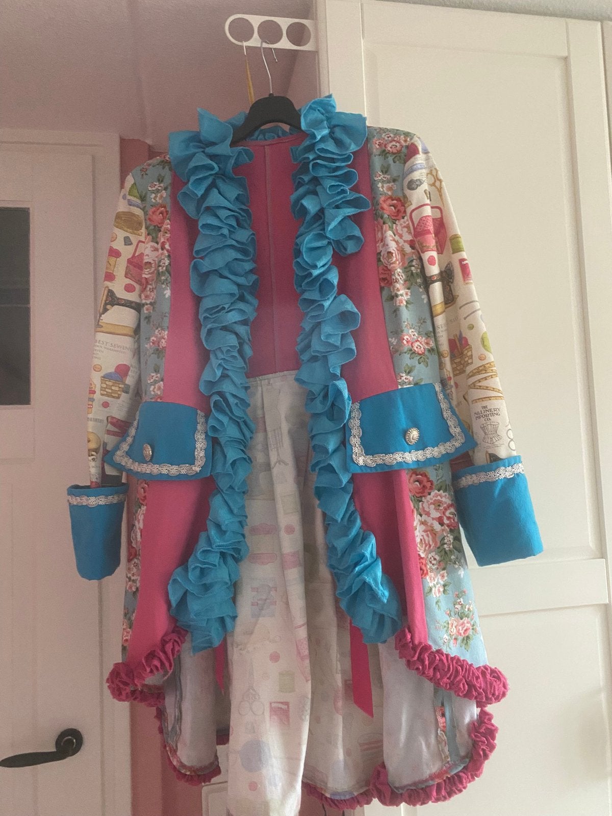Handgemaakte dames- en heren- Vastelaovundsjas, Carnaval, Zo goed als nieuw, Kleding, Ophalen