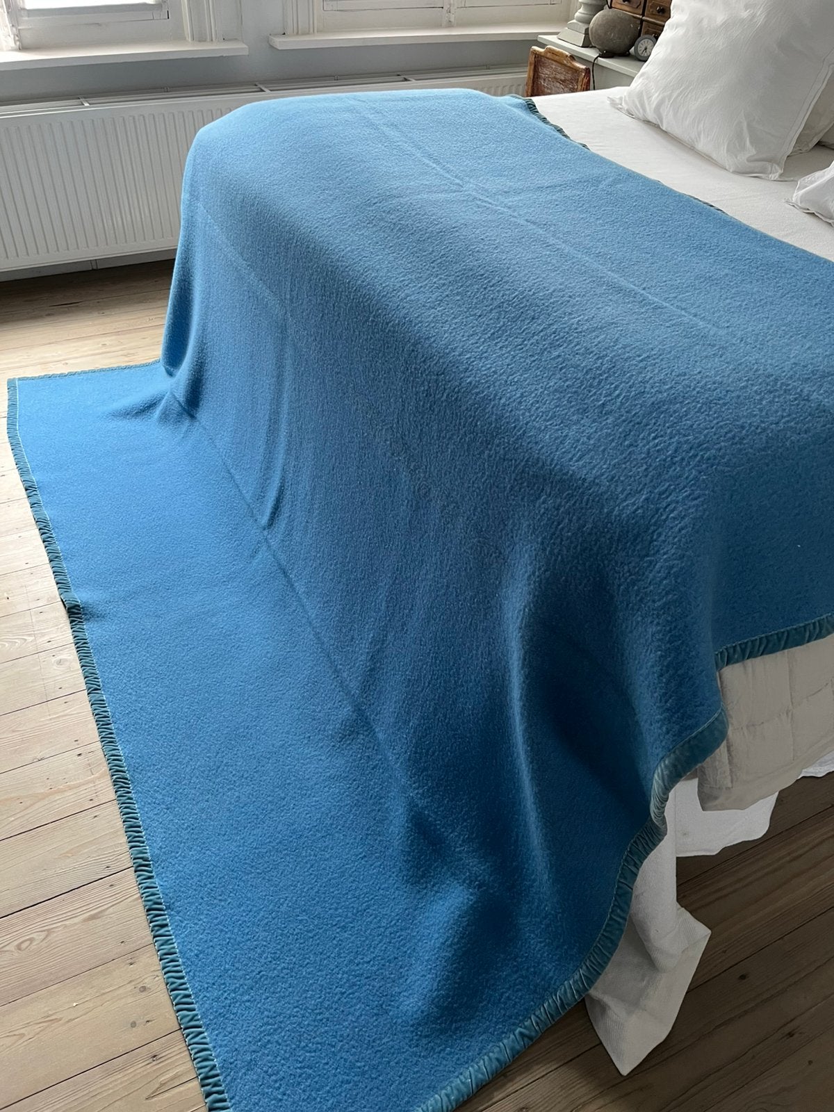PRACHTIGE SOLE MIO DEKEN PUUR WOL XL BED WOOONDEKEN, Blauw, Tweepersoons, Ophalen of Verzenden, Dubbelzijdig bruikbaar