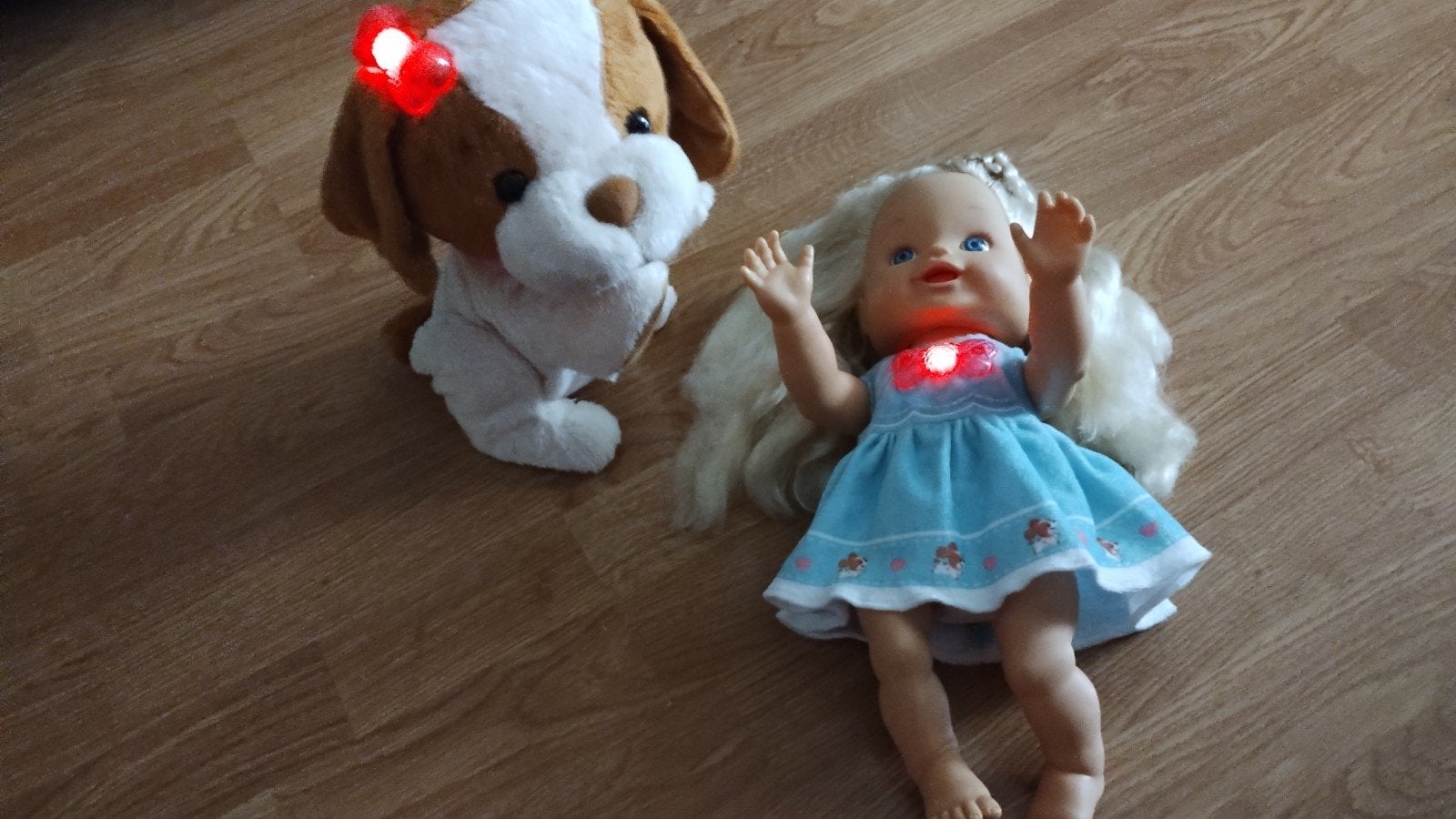 Pop met hondje die reageren, praten en zingen, Ophalen of Verzenden, Gebruikt, Overige typen