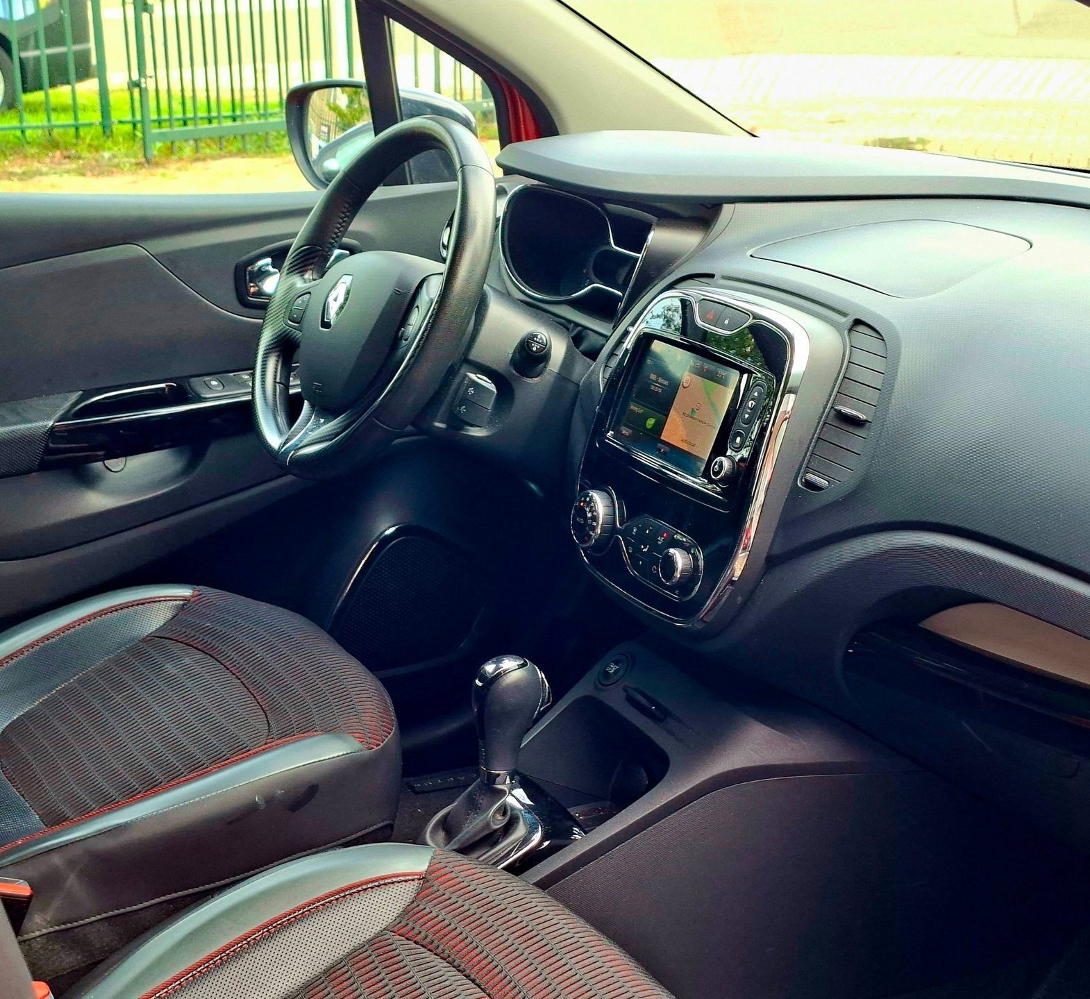 Foto 9 van Renault Captur 1.2 TCe Xmod Autom Navi Camera Pdc Clima