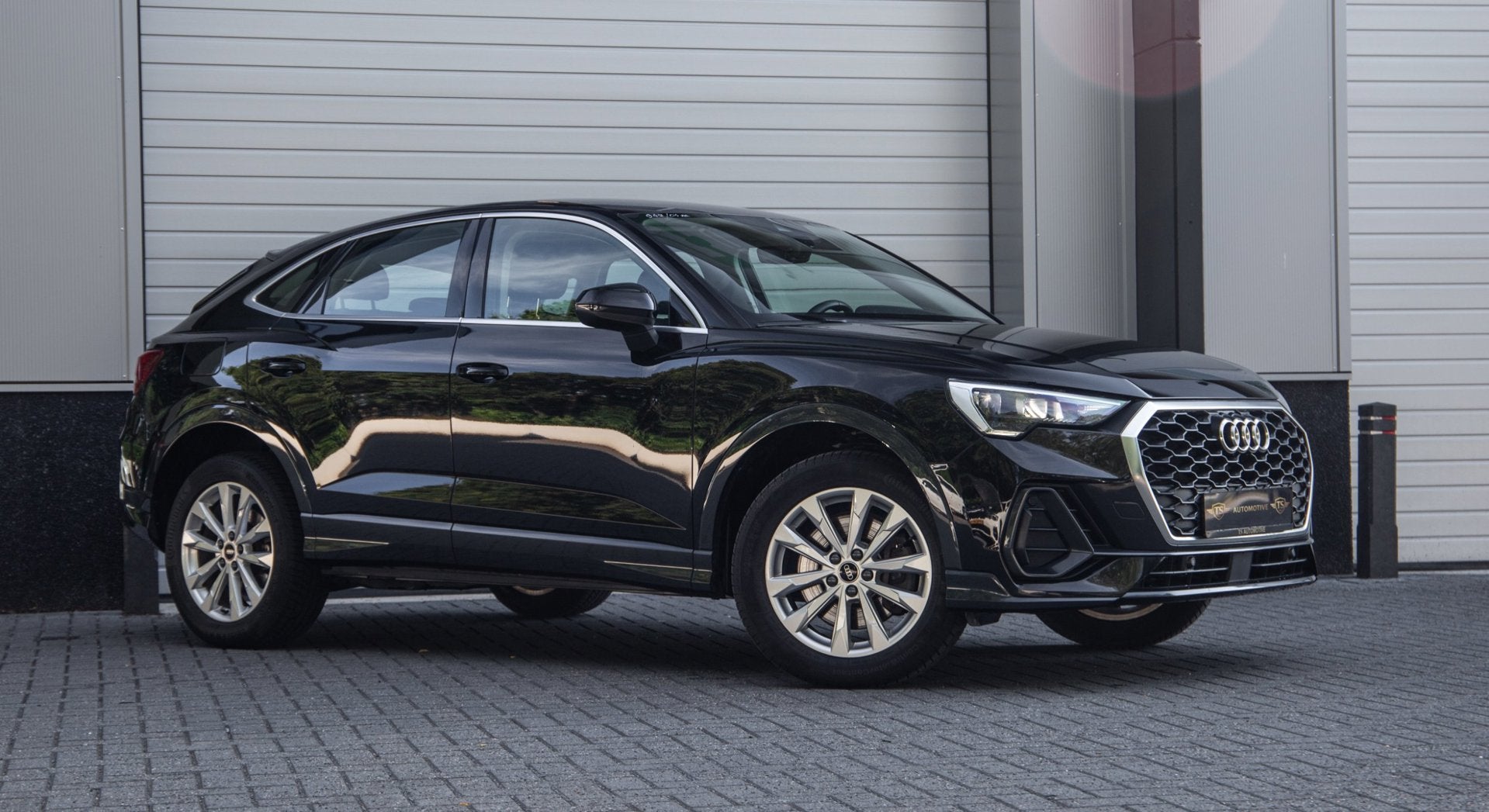 Audi Q3 Sportback 45 TFSI e Advanced Edition / SOH 86% / DAB, Auto's, Audi, Dealer onderhouden, Stof, Gebruikt, Zwart