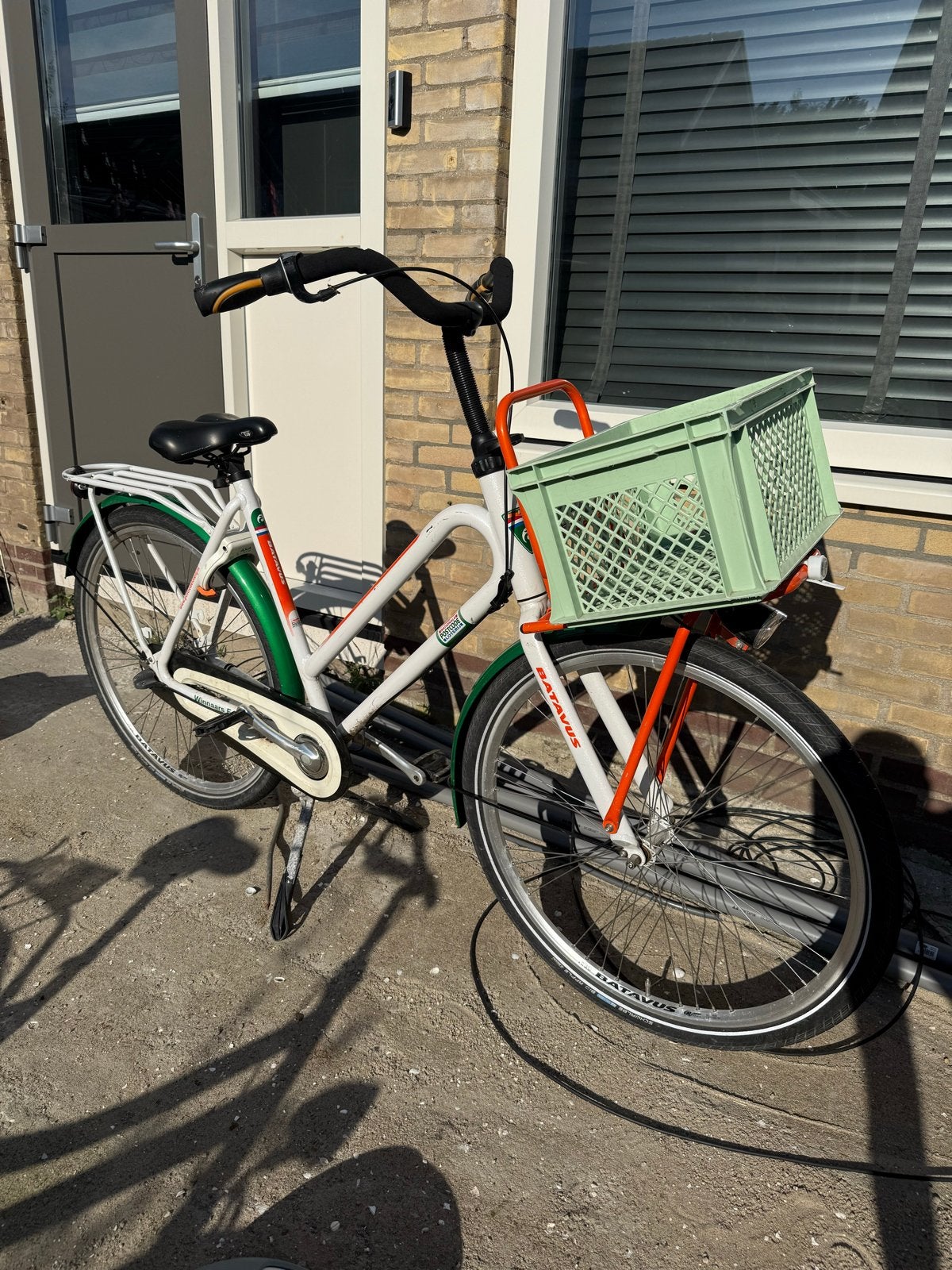 2 x Batavus stadsfiets met voordrager en 1 x met krat, Ophalen, Terugtraprem, Batavus, 53 tot 56 cm