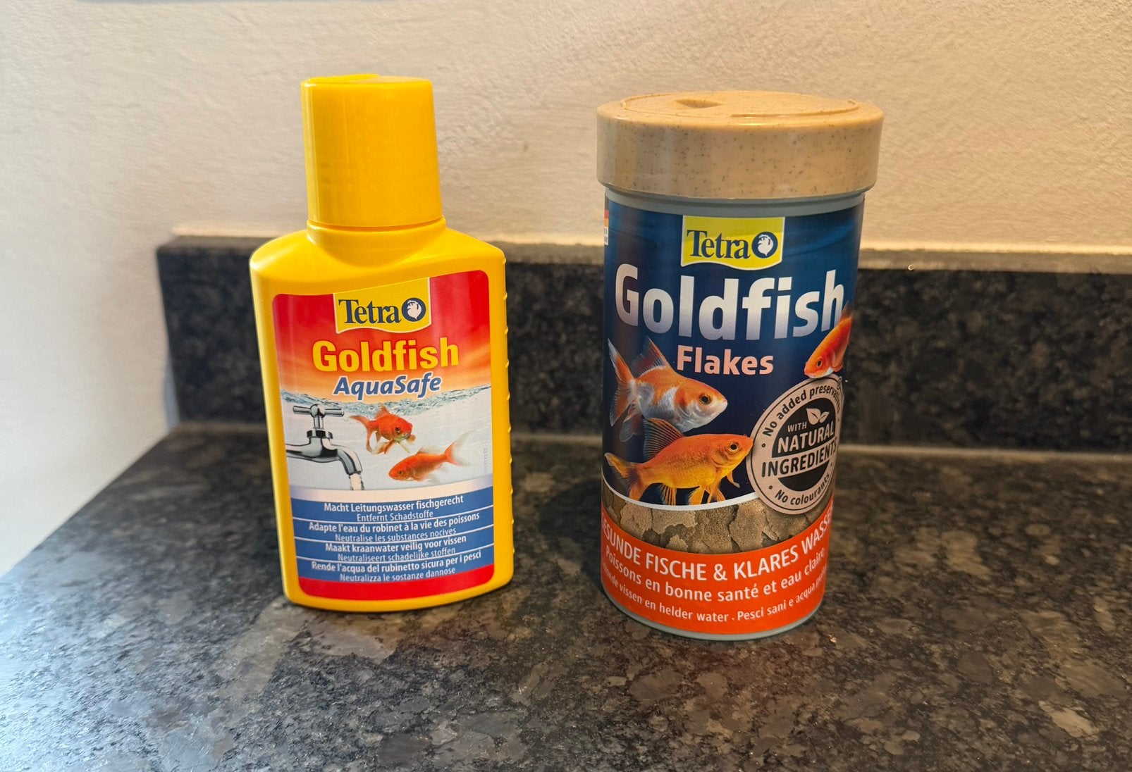 Goudvis Flakes en AquaSafe, Dieren en Toebehoren, Ophalen of Verzenden, Vis