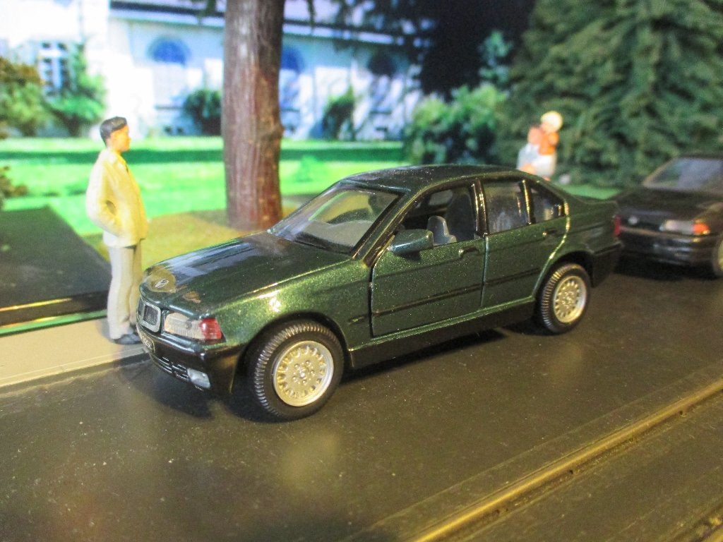 1:43 BMW E36 316 / 348 / 320 / 323 / 325 Road Tough groenmet, Hobby en Vrije tijd, Modelauto's | 1:43, Ophalen of Verzenden, Nieuw