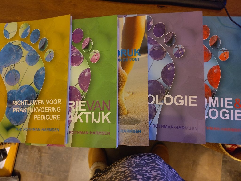 Serie studieboeken basisopleiding Pedicure, Boeken, Ophalen, Diverse, Nieuw, MBO