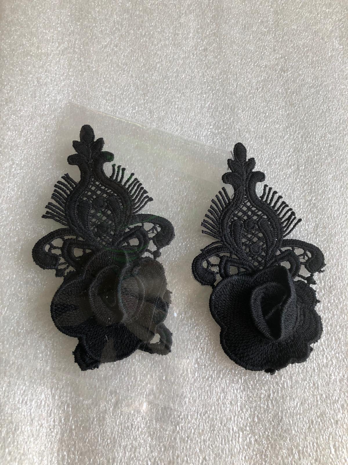 Applicatie Bloem x 2 - zwart - 6,5 x 12 cm groot, Hobby en Vrije tijd, Naaien en Fournituren, Ophalen of Verzenden, Zo goed als nieuw