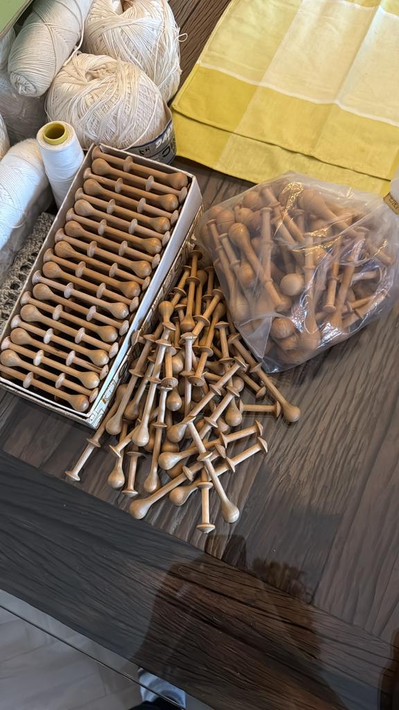Kantklos set | tafel/180 kantklosjes/garen, Hobby en Vrije tijd, Ophalen of Verzenden, Gebruikt, Klos(sen)