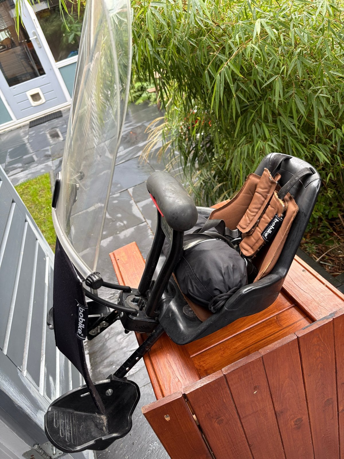 Bobike voorzitje met windscherm en voetenzak, Ophalen of Verzenden, Gebruikt, Voorzitje, Voetsteuntjes