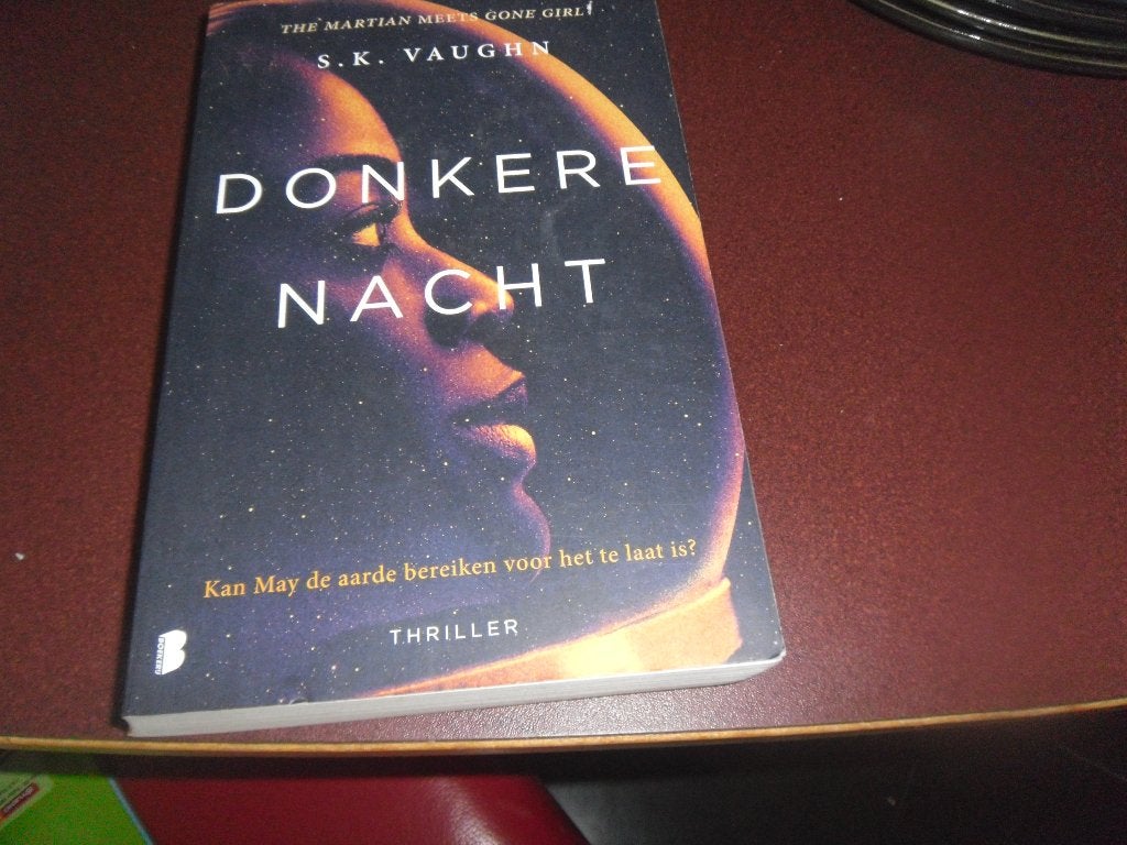 donkere nacht, s.k. vaughn, Ophalen of Verzenden, Gelezen