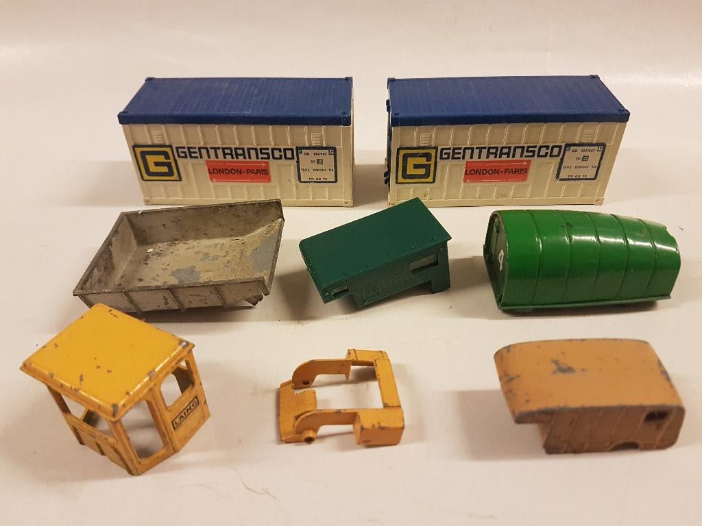 Lesney Matchbox onderdelen, banden, wielen, catalogi.1:87, Ophalen of Verzenden, Gebruikt, Bus of Vrachtwagen, Overige merken