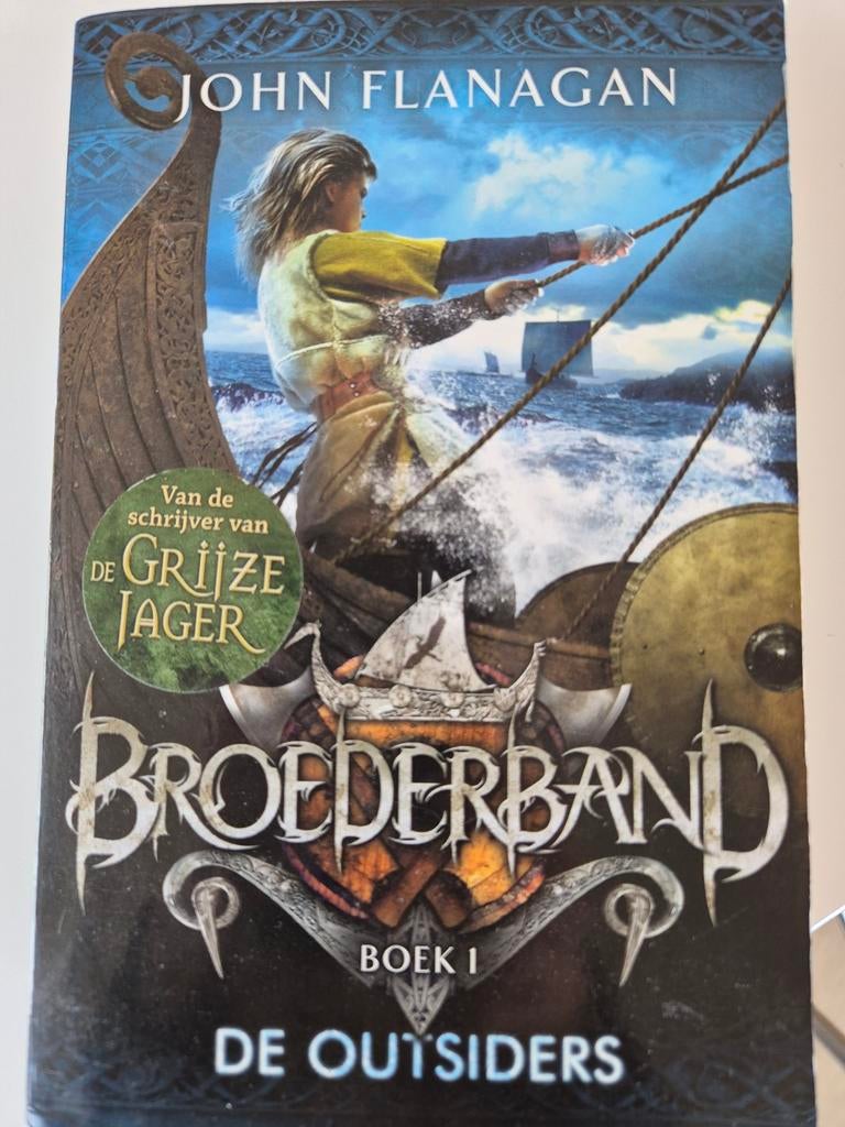 Broederband Boek 1: De Outsiders - John Flanagan, Ophalen