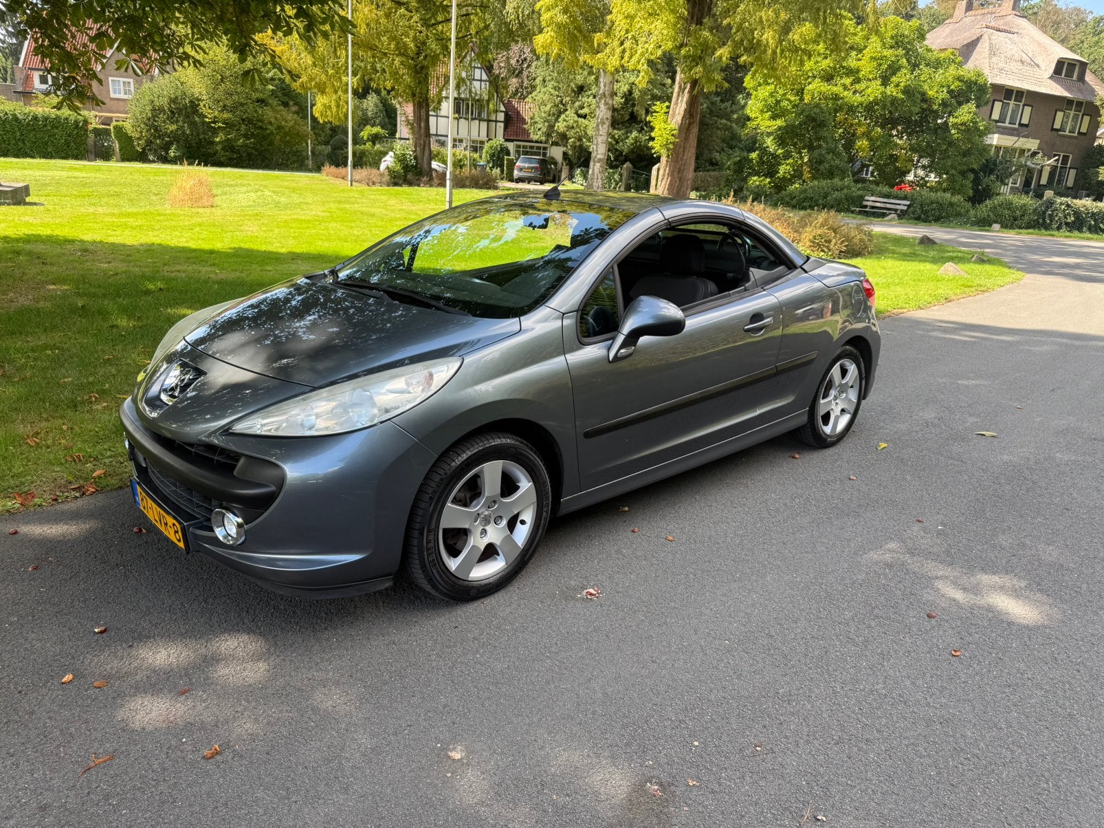 Peugeot 207 1.6 16V CC 88KW 2008 Grijs Nieuwe APK !!, Voorwielaandrijving, Zwart, 4 cilinders, Cabriolet