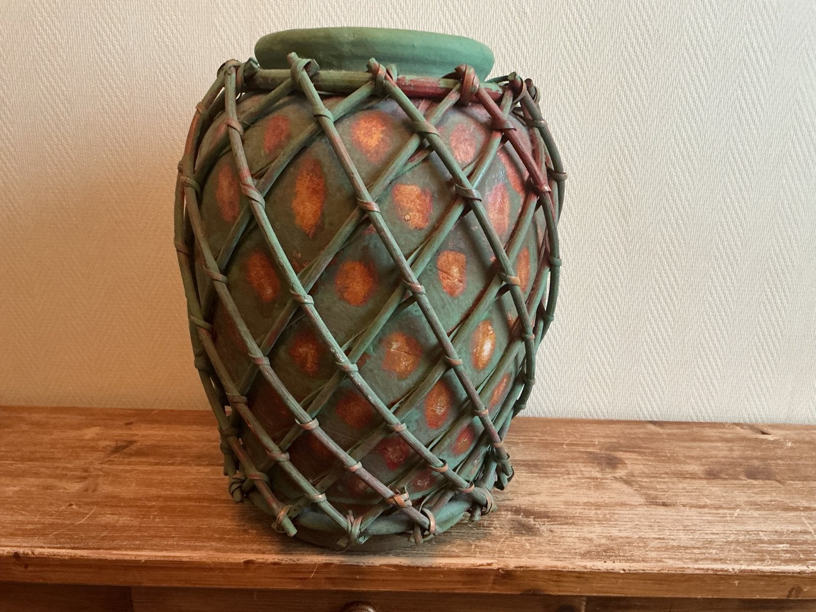 Decoratieve vaas met rotan omhulsel - 34 cm hoog, Ophalen