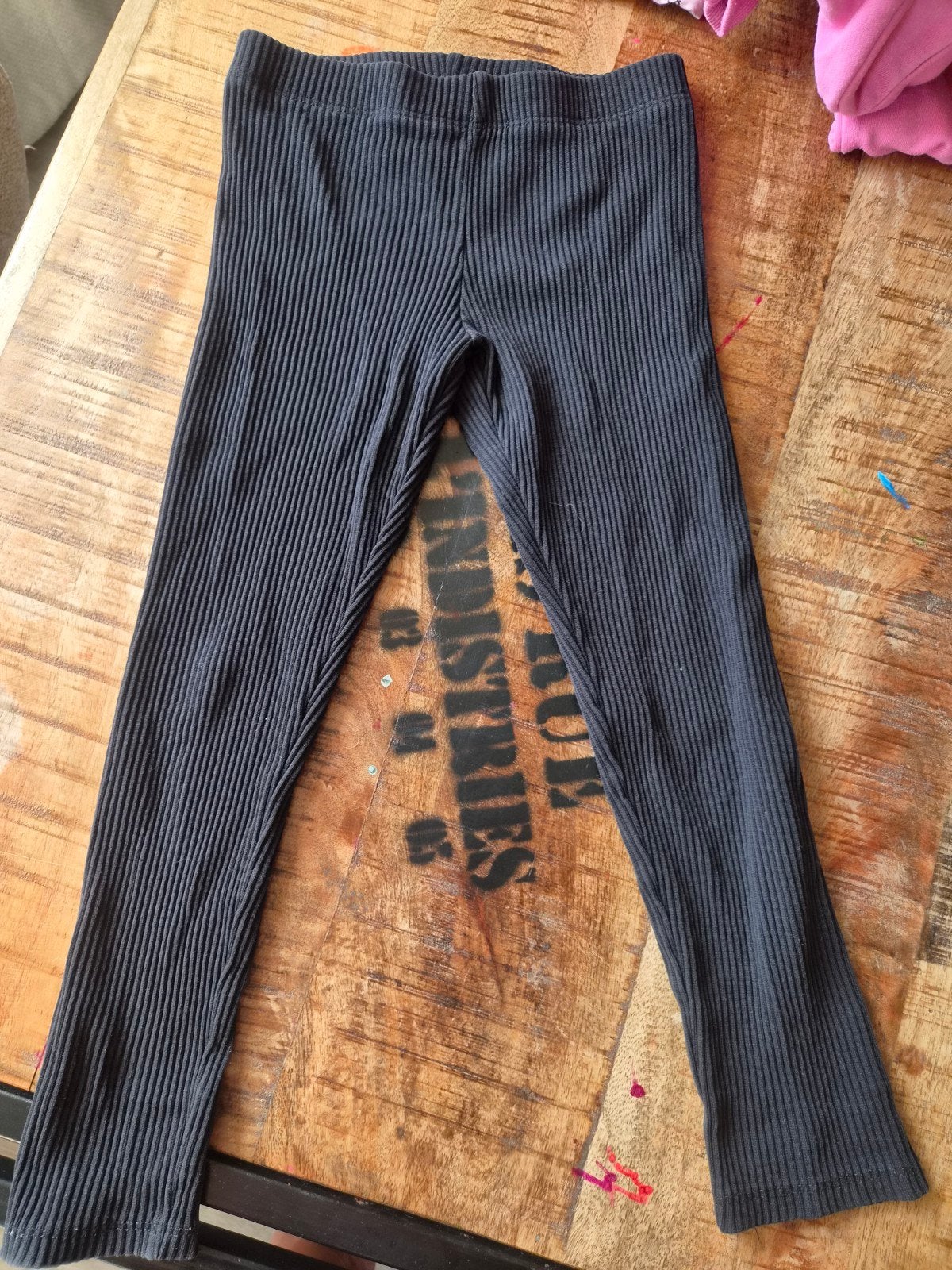 H&M geribbelde legging maat 122, Kinderen en Baby's, Kinderkleding | Maat 122, Broek, Gebruikt, Meisje, H&M
