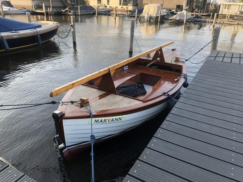 Nette houten sloep met elektrische aandrijving, Watersport en Boten, Sloepen, Ophalen, Gebruikt, Binnenboordmotor, Elektrisch