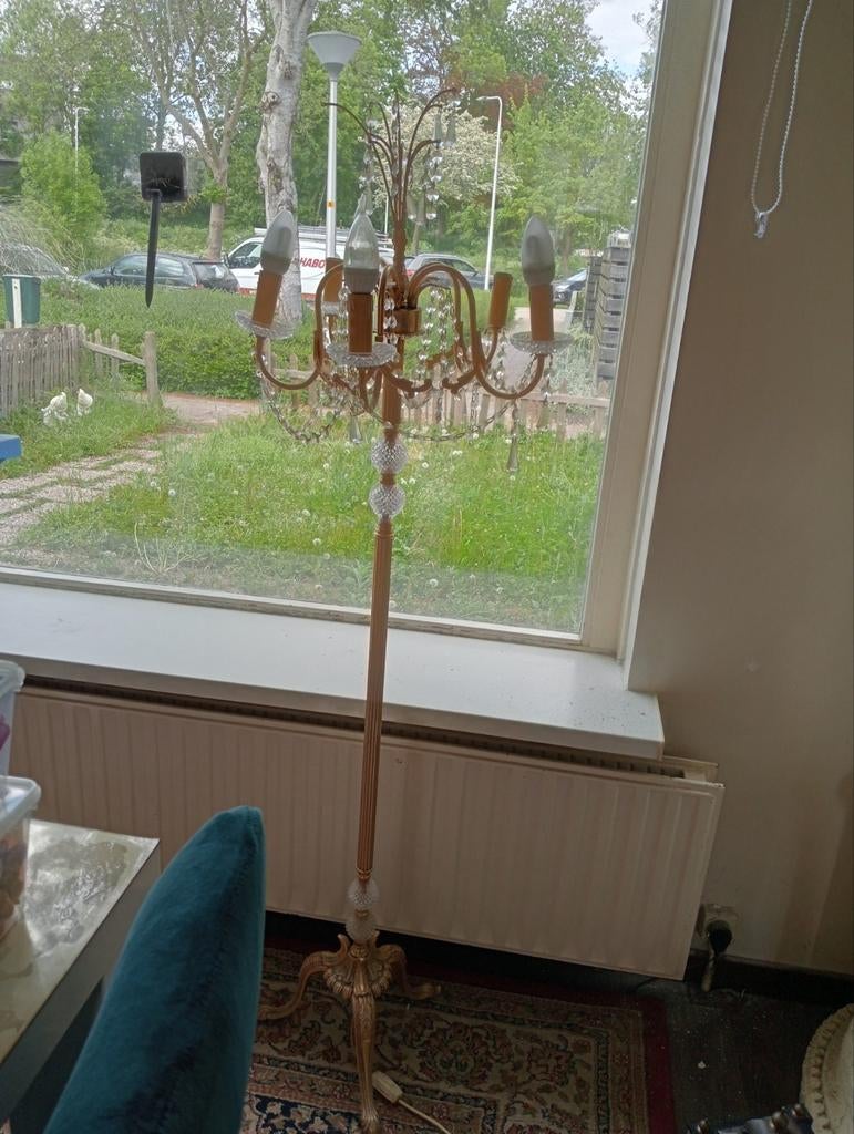 Elegante staande lamp met kristallen details, Huis en Inrichting, Lampen | Vloerlampen, Gebruikt, 150 tot 200 cm, Glas, Metaal
