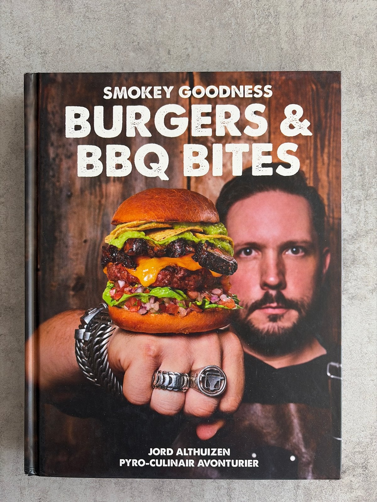 Smokey Goodness Burgers & BBQ Bites - Jord Althuizen, Boeken, Ophalen of Verzenden, Zo goed als nieuw, Overige gebieden, Hoofdgerechten
