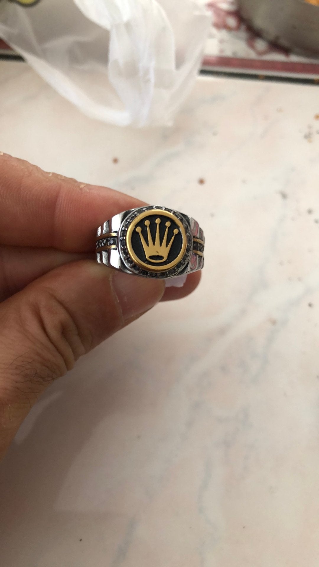 Merk heren ringen met prijs kaartje, Met kristal, 18 tot 19, IJzer of Staal, Heer