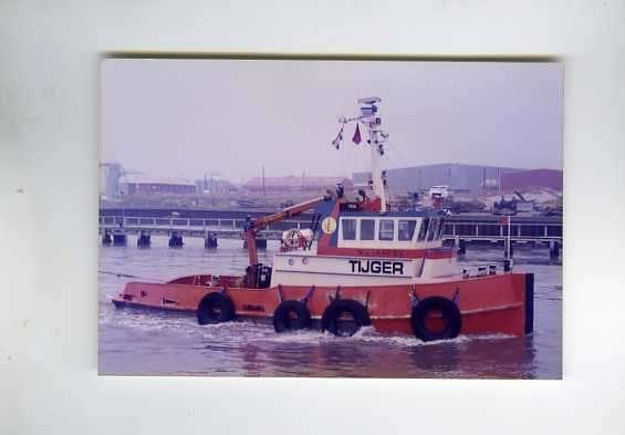 scheepvaart-foto-tijger-2x, Ophalen of Verzenden, Zo goed als nieuw, Motorboot, Boek of Tijdschrift