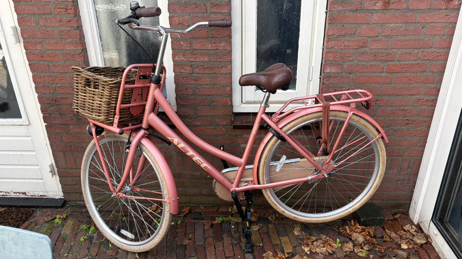 Roze dames fiets, 26 inch of meer, Terugtraprem, Ophalen of Verzenden, Handrem