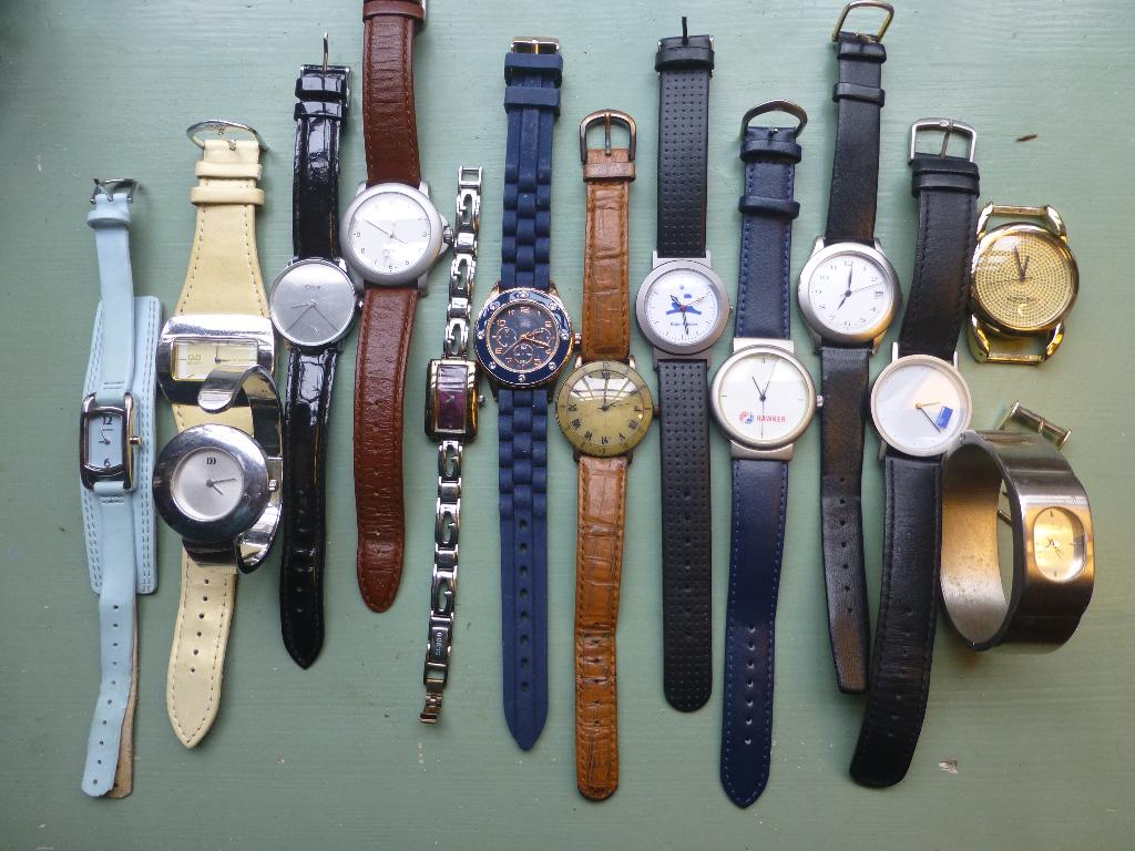 12 HORLOGES o.a. Danish Design / Guess / Anne Klein, Overige merken, Leer, Staal, Verzenden