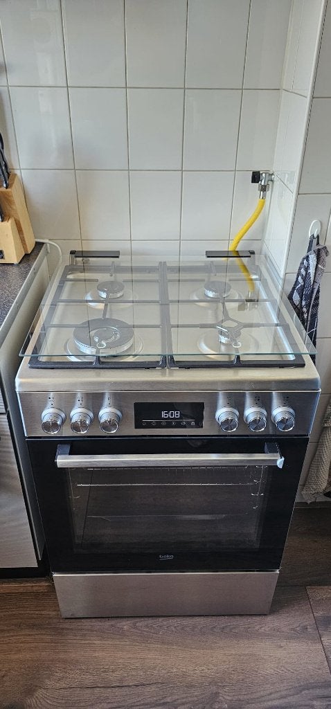 Gasfornuis BEKO FBE6133XSNL (7 maanden oud, met garantie!), Ophalen, 4 kookzones, Zo goed als nieuw, Energieklasse A of zuiniger