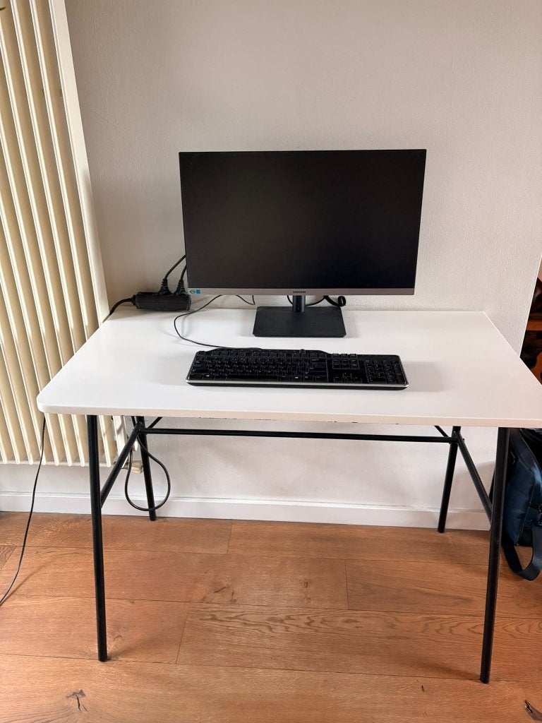 bureau, tafeltje, thuiswerkplek