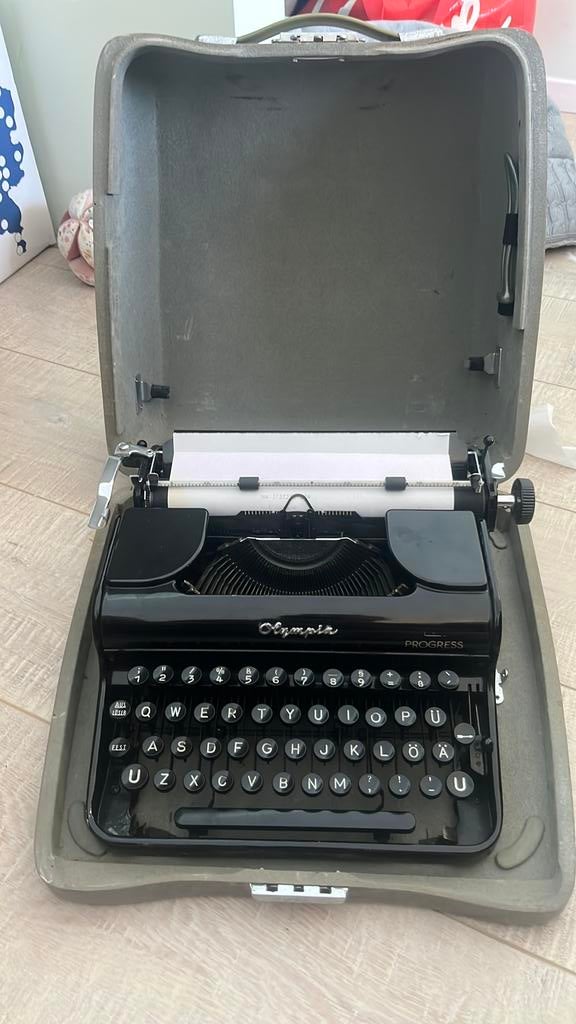 Olympia Progress typemachine – compleet met koffer, Ophalen, Gebruikt