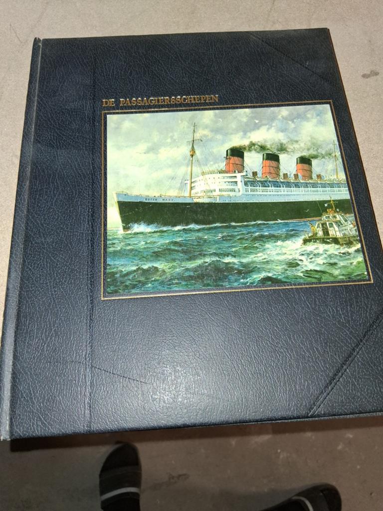 De Passagiersschepen - Boek over scheepvaart, Ophalen of Verzenden, Gelezen, Overige typen