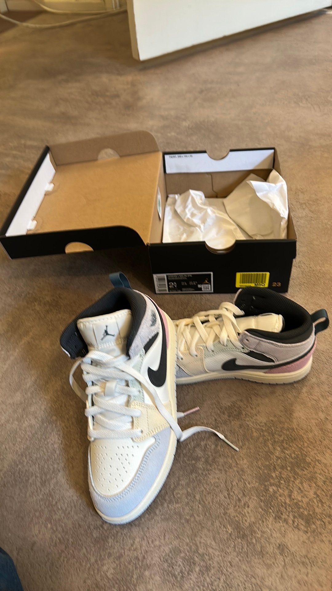 Nike Jordan mid se maat 34, Ophalen of Verzenden, Nieuw