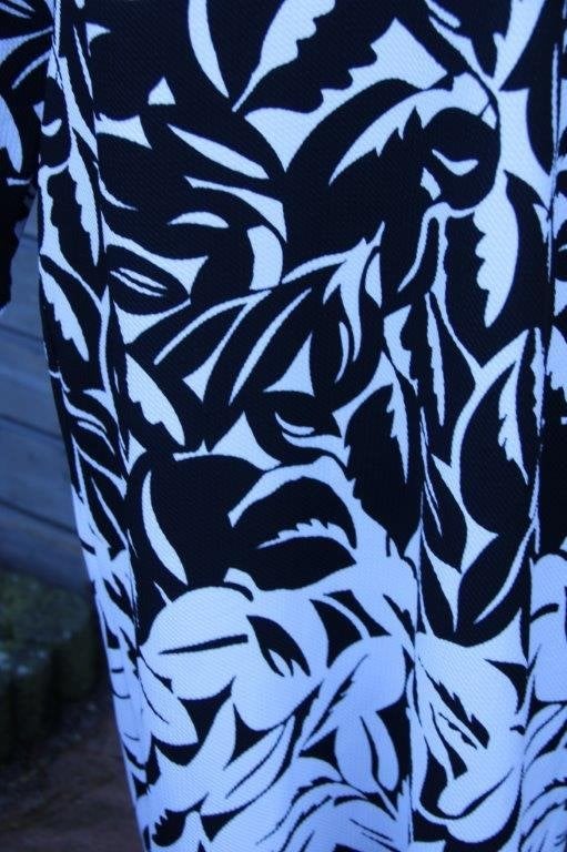 Jurk zwart/ wit Yoek mt 42/44 Vaste prijs, Kleding | Dames, Yoek, Zwart, Maat 42/44 (L), Ophalen of Verzenden