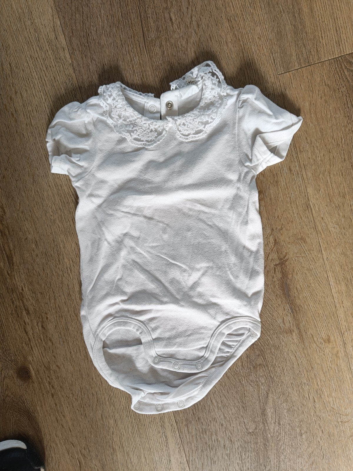 Romper met kanten kraagje., Kinderen en Baby's, Ophalen of Verzenden, Meisje, Nacht- of Onderkleding