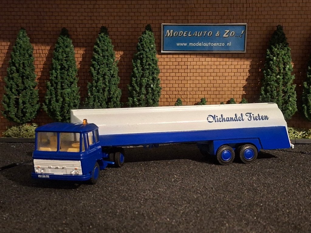 DAF 2600 met tank Oliehandel Fieten. Lion Toys 1/50, code 3, Hobby en Vrije tijd, Ophalen of Verzenden, Zo goed als nieuw, Bus of Vrachtwagen