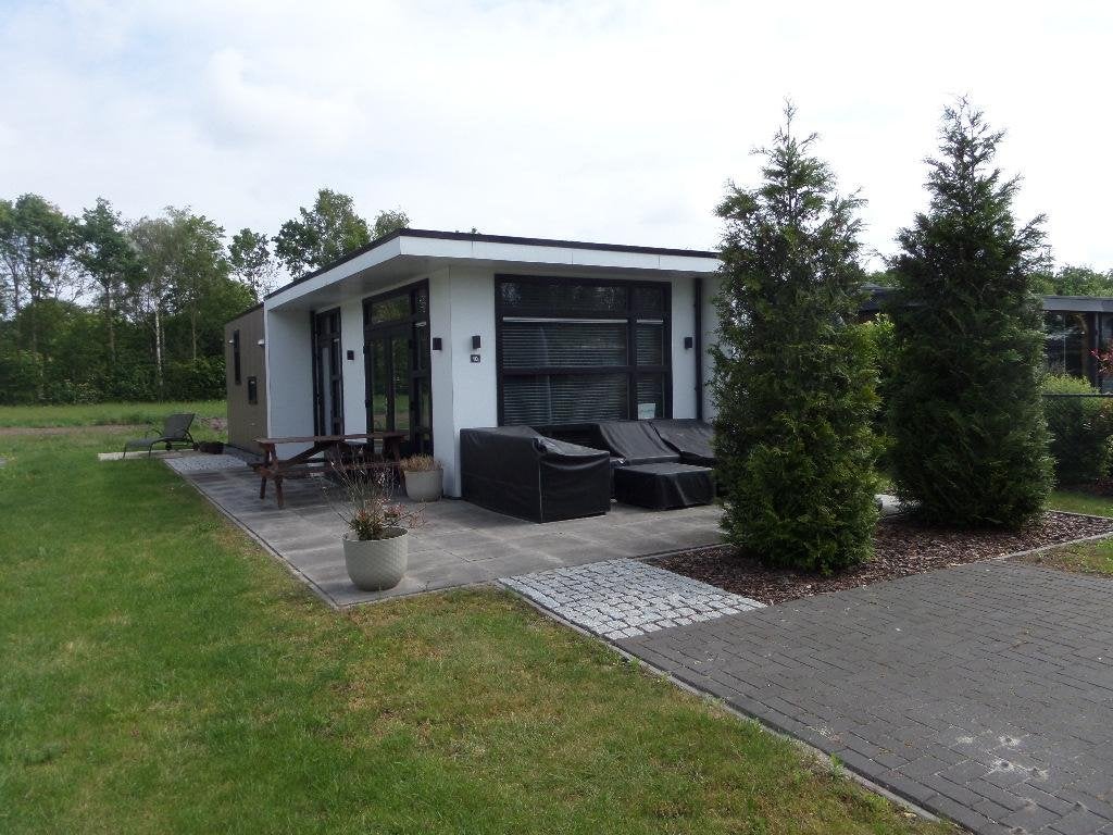 Chalet 4 pers. Airco - Kavel 10, Caravans en Kamperen, Tot en met 4