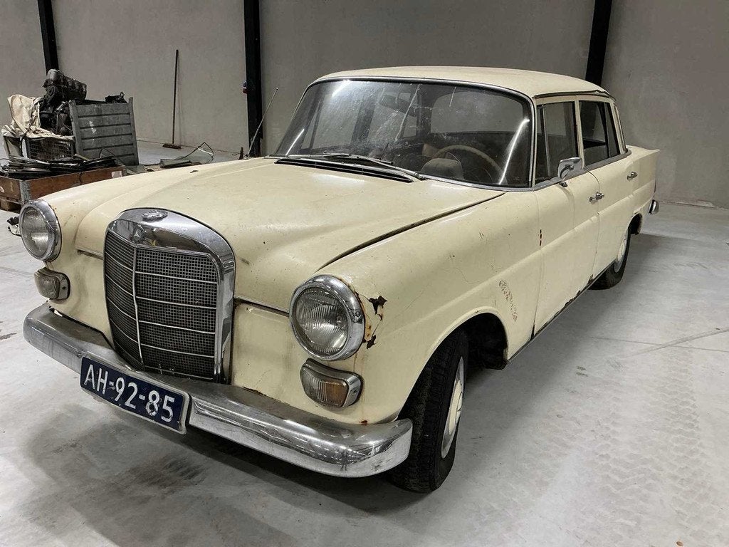 1966 Mercedes-Benz 200D automatic Oldtimer auto, Auto's, Oldtimers, Bedrijf, Mercedes-Benz, Diesel, Sedan, Geïmporteerd, Wit