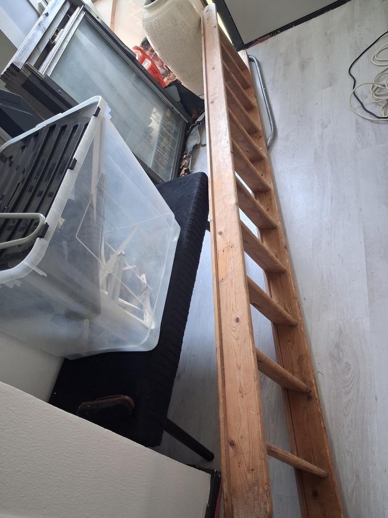 Houten zoldertrap met ijzeren leuning - 11 treden, Ophalen, Gebruikt, Trap, 2 tot 4 meter
