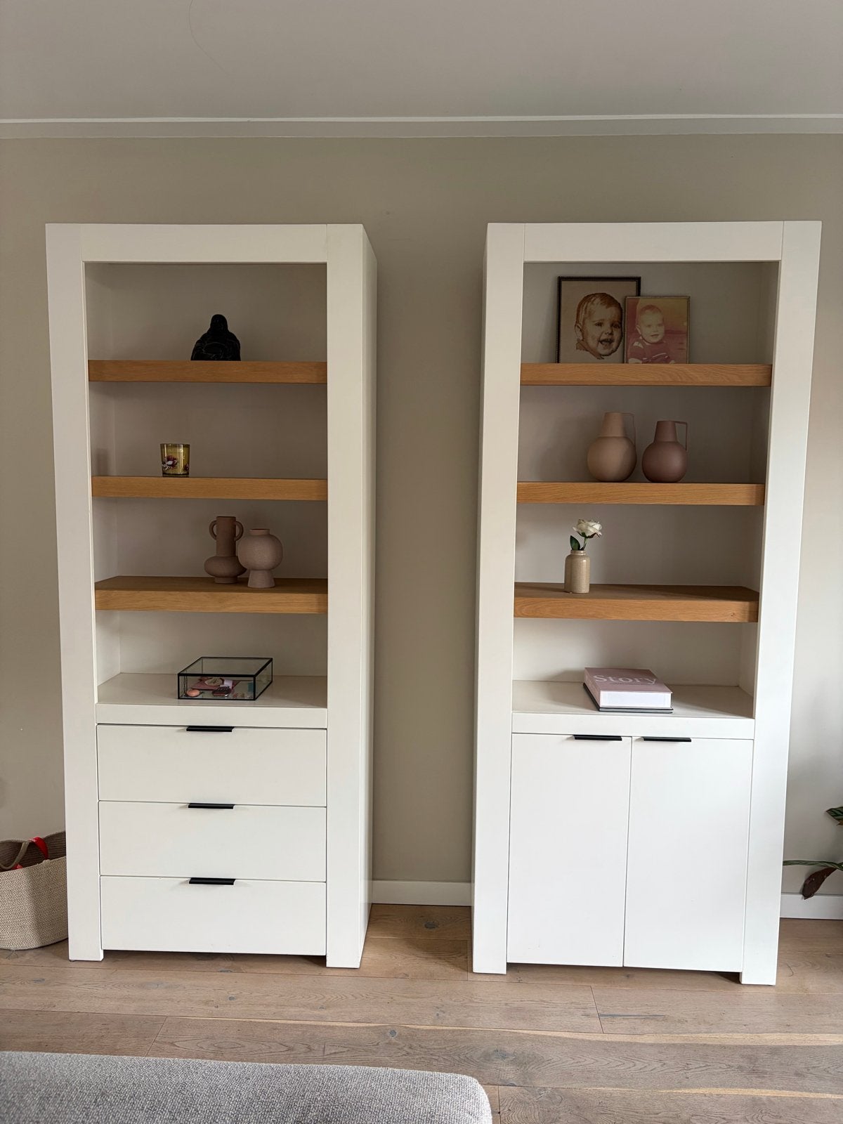 Set van 2 witte kasten met houten planken, Minder dan 50 cm, 200 cm of meer, Ophalen of Verzenden, Zo goed als nieuw