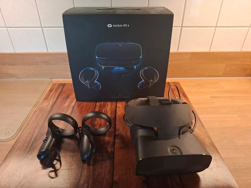Oculus Rift S VR-bril met controllers (gebruikt), Ophalen of Verzenden, Gebruikt, Pc