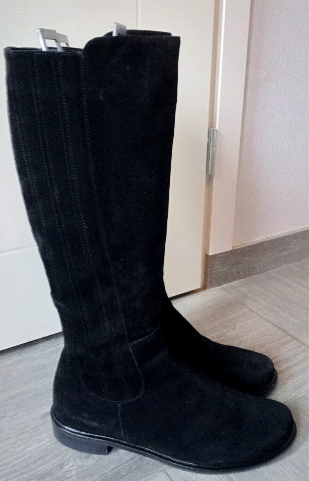 Volare Zwarte Suède Hoge Laarzen - Maat 38.5 - Nieuw, Kleding | Dames, Hoge laarzen, Zwart, Volare, Ophalen of Verzenden